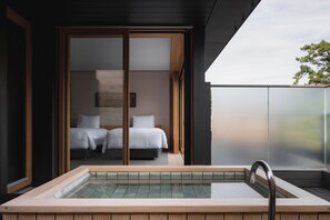 Luxury Suite, Non Smoking, Terrace | Bathroom | Free toiletries, hair dryer, bathrobes, slippers - Numazu Club (Numazu)