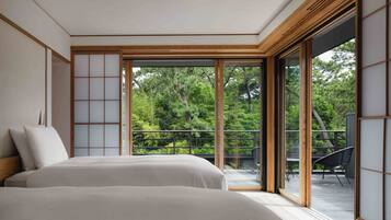 1 bedroom, down duvets, free minibar, in-room safe