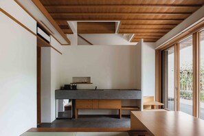 Maisonette with Extra Japanese Futon | Private kitchen | Fridge - Numazu Club (Numazu)