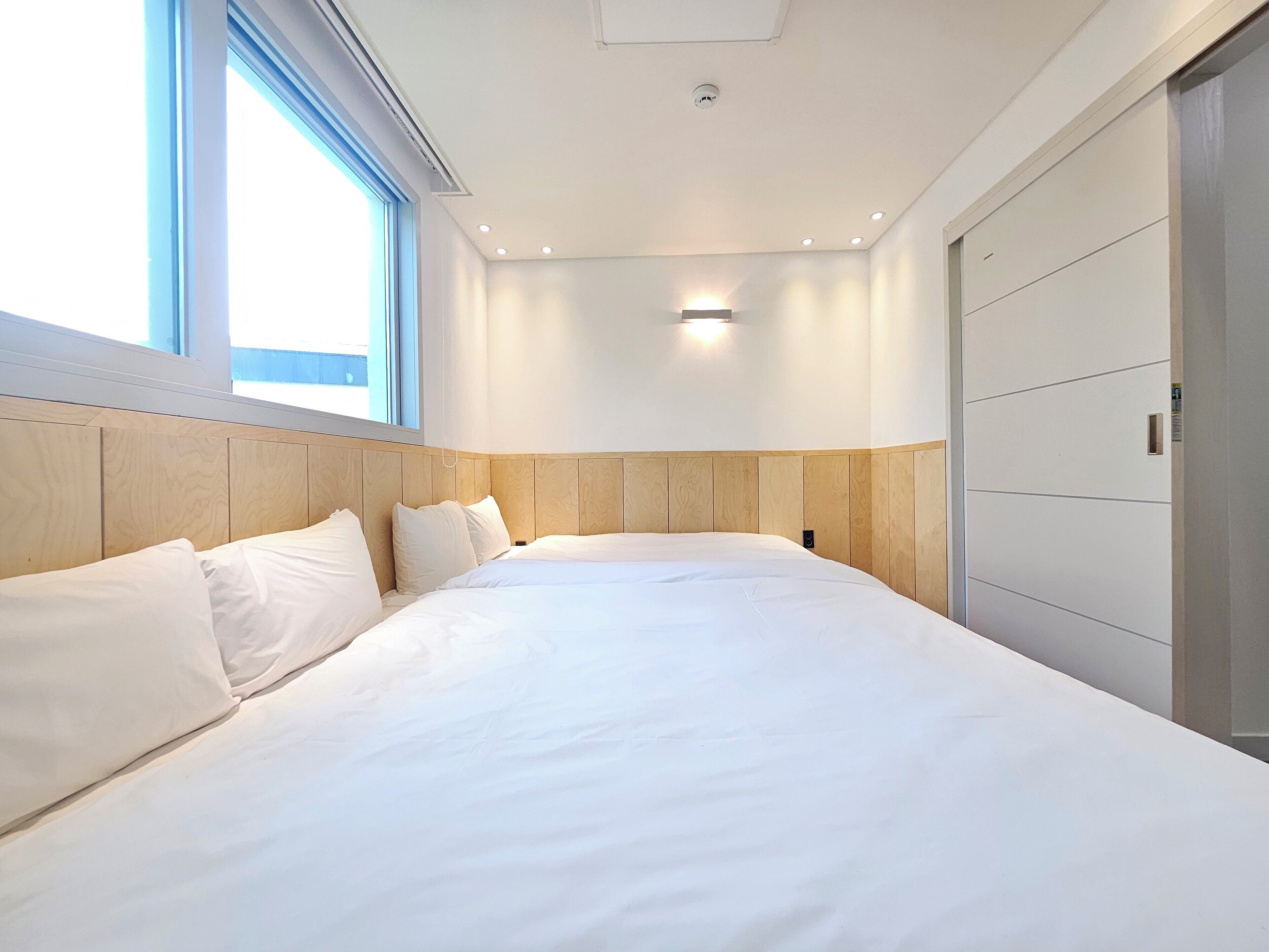 Duplex One Room Spa - Family Room | 高档床上用品、特色装修、遮光窗帘、隔音