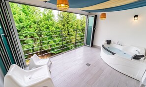 Duplex One Room Spa - Family Room | Private spa tub