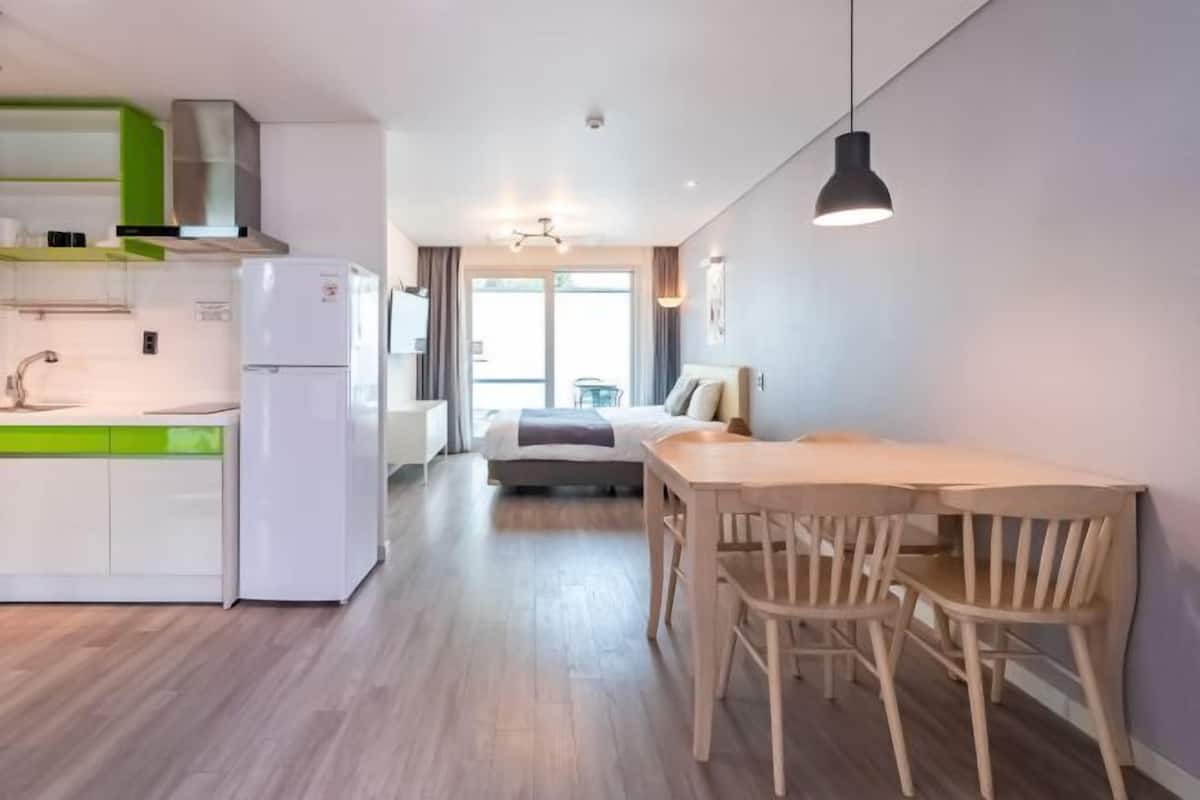 1 dormitorio, ropa de cama de alta calidad, decoración individual