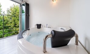 Duplex One Room Spa - Family Room | Private spa tub - Pool & Villa Sorang (Jeju City)