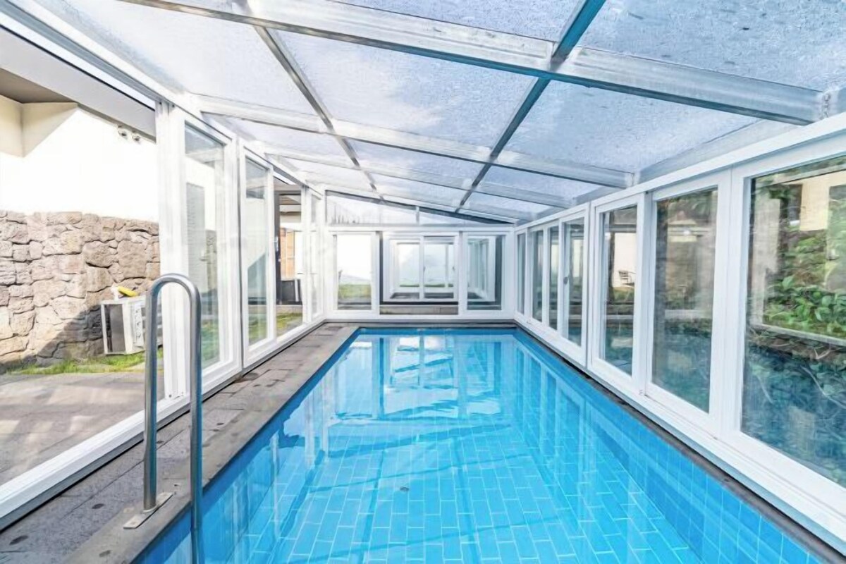 Deluxe Garden Pool