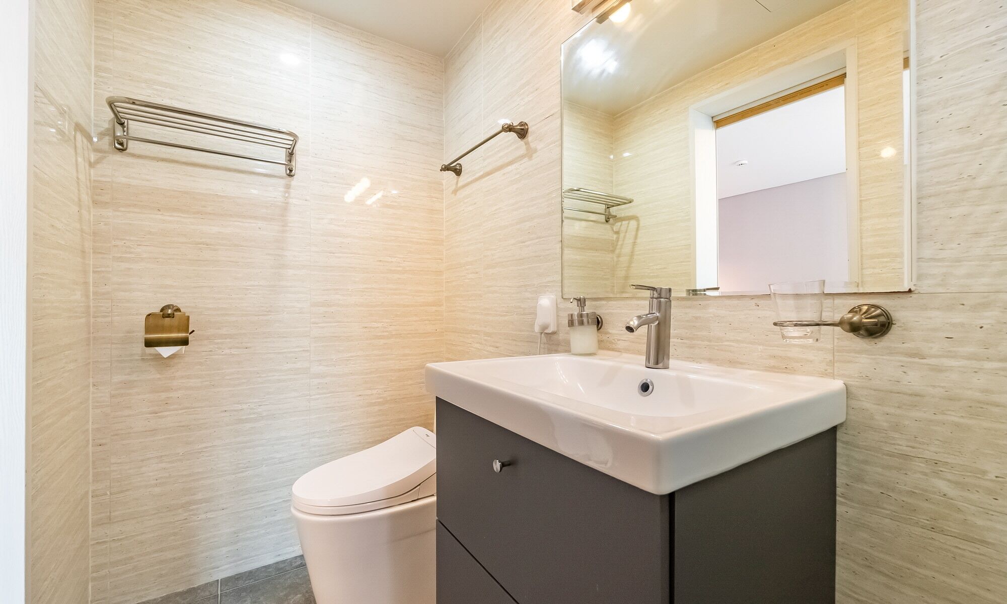 Shower, hair dryer, bathrobes, slippers