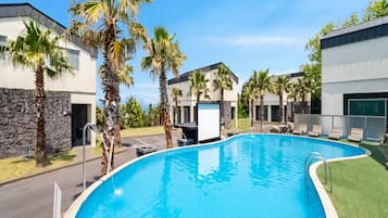 Seasonal outdoor pool, open 3:00 PM to 8:00 PM, sun loungers