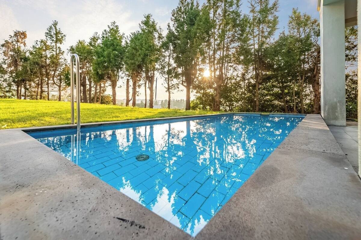 Duplex Studio with Spa and Open-Air Private Pool | Sengetøy av topp kvalitet, blendingsgardiner og lydisolert