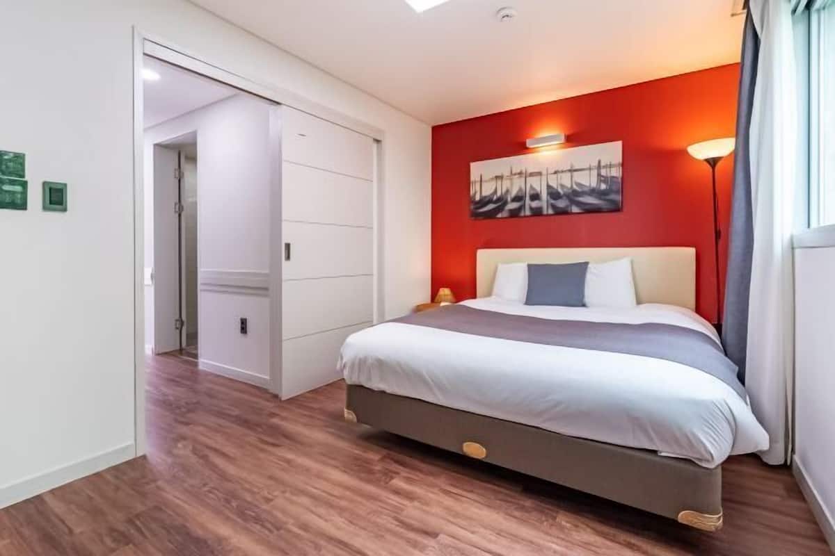 1 bedroom, premium bedding, individually decorated, blackout curtains