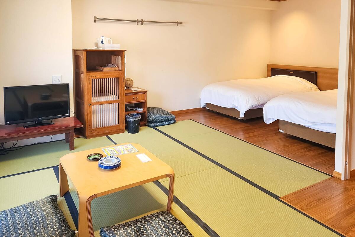 Premium bedding, in-room safe, desk, free WiFi