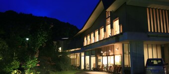 โรงแรมบรีซเบย์ ชูเซ็นจิ