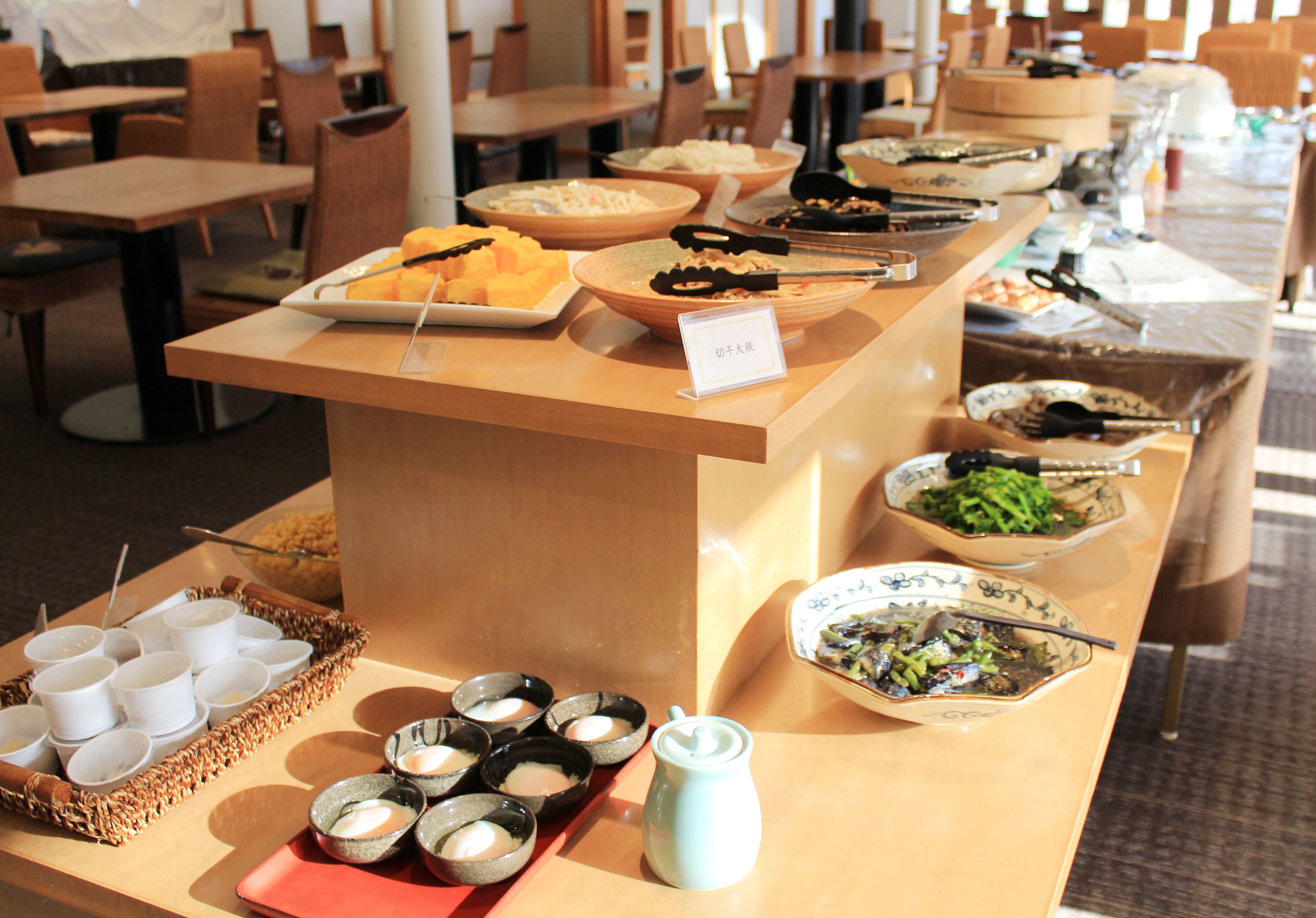Daily buffet breakfast (JPY 1000 per person)