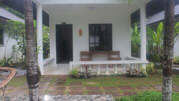 Bungalow with Garden View | Minibar, desk, free WiFi, bed sheets