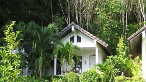 A white building with a brown roof surrounded by lush greenery. - Privacy Resort Koh Chang (Ko Chang)
