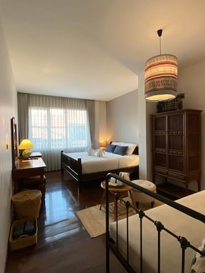 In-room safe, desk, free WiFi