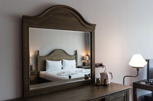 In-room safe, desk, free WiFi