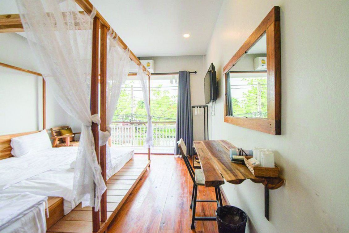 Desk, blackout drapes, free WiFi