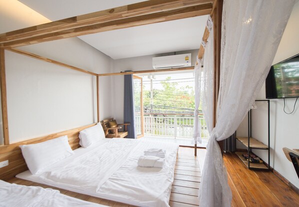 Desk, blackout drapes, free WiFi