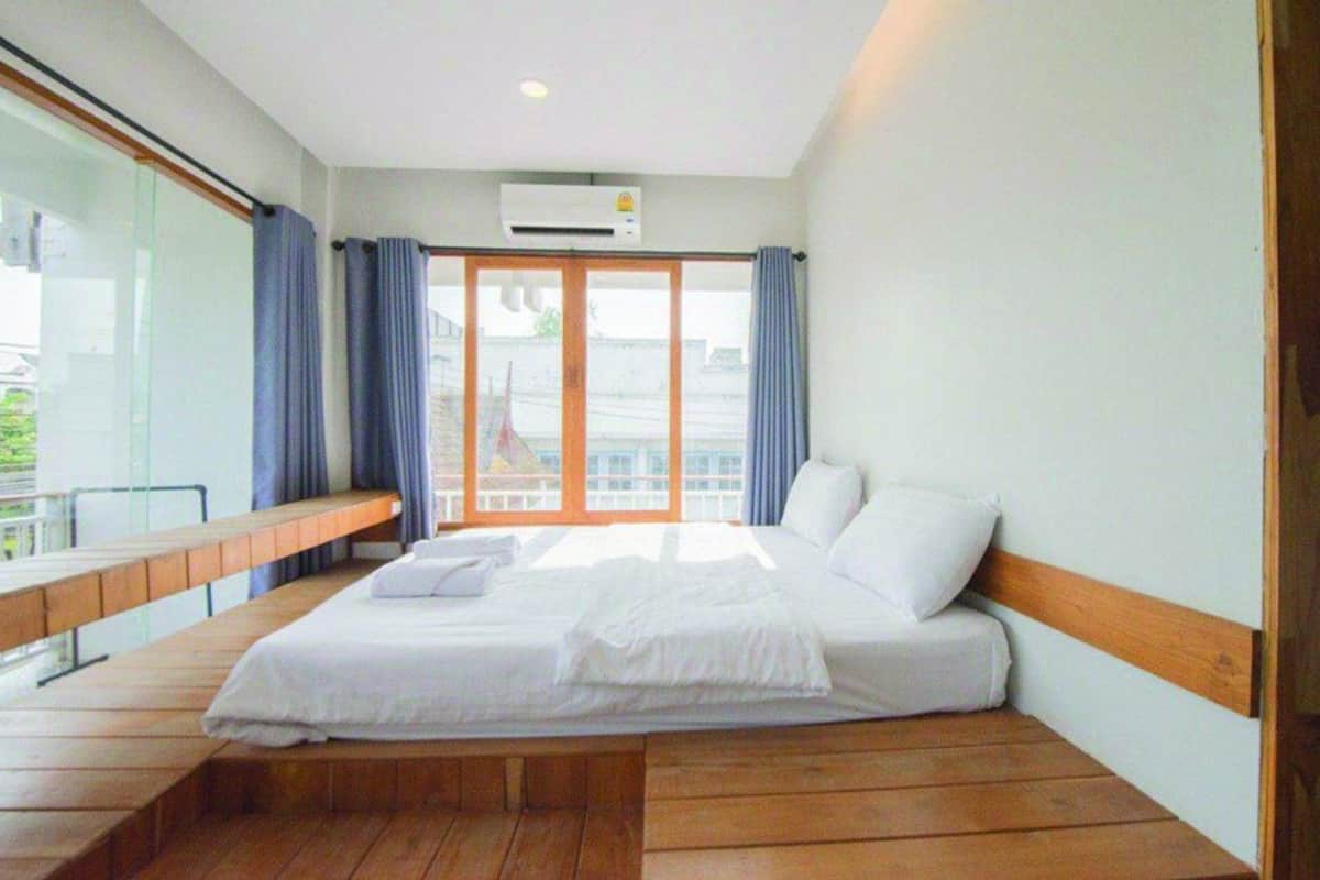 โต๊ะทำงาน, ผ้าม่านกันแสง, Wi-Fi ฟรี