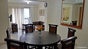 3 Bedroom Apartments | In-room dining - Baguio Vacation Apartments (Baguio)