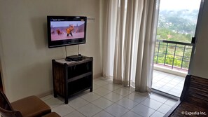 Eenvoudig appartement, 3 slaapkamers, uitzicht op bergen | Kamervoorziening