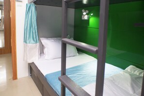 Phòng tập thể Deluxe | Bộ đồ giường cao cấp, két bảo mật tại phòng 