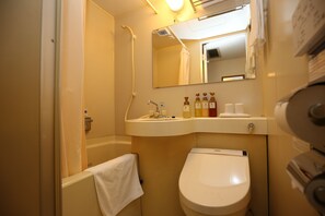 Ducha y bañera combinadas y artículos de higiene personal gratuitos
