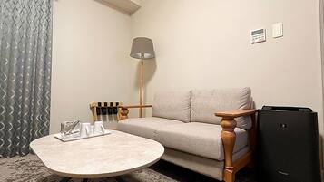 Down comforters, in-room safe, blackout drapes, free WiFi