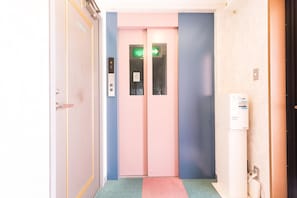 Interior entrance - Hotel Toka (Tokyo)