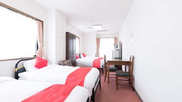 Quadruple Room, Non Smoking | Desk, free WiFi, bed sheets