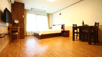 Park Room | 1 bedroom, blackout drapes, iron/ironing board, free WiFi