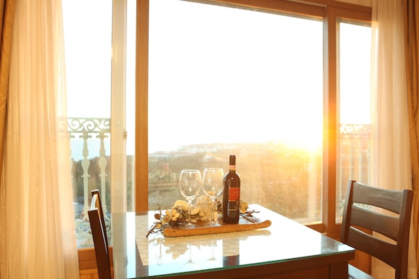 Suite Family Room | Living area | Flat-screen TV, heated floors