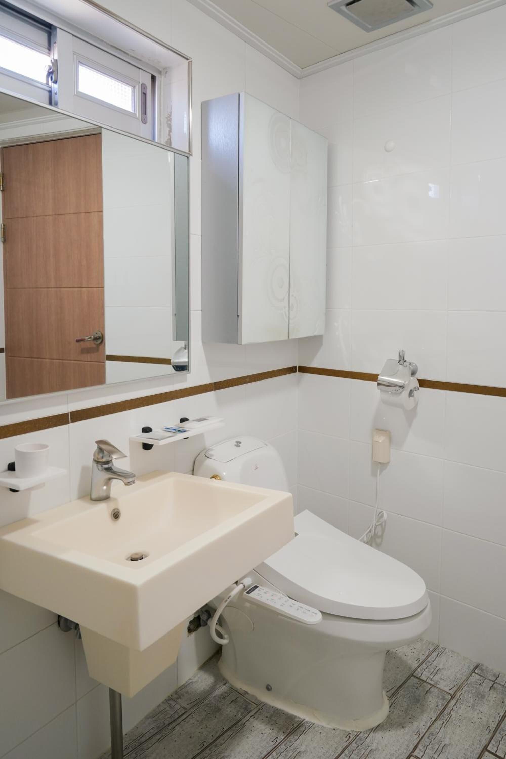 shower, free toiletries, hair dryer, slippers