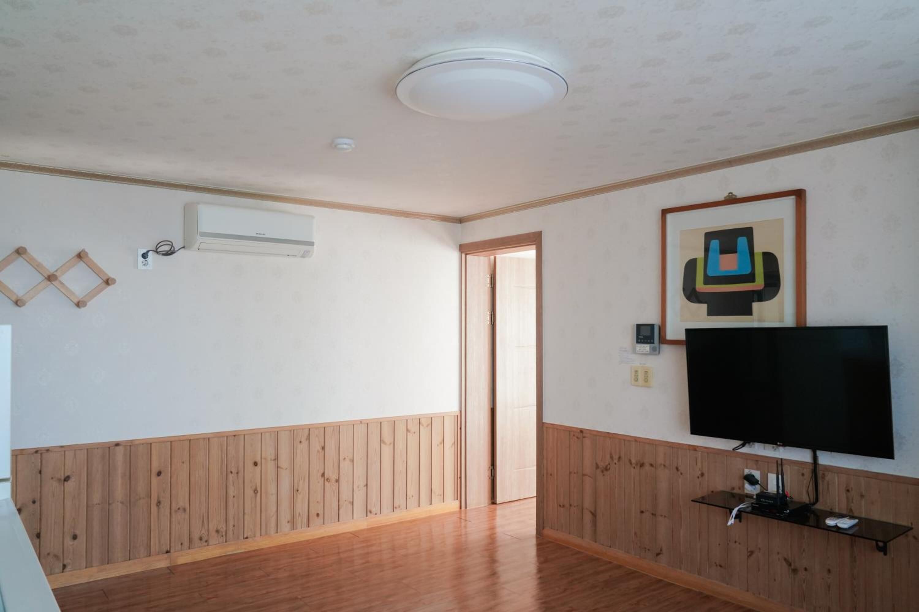 flat-screen tv, heated floors