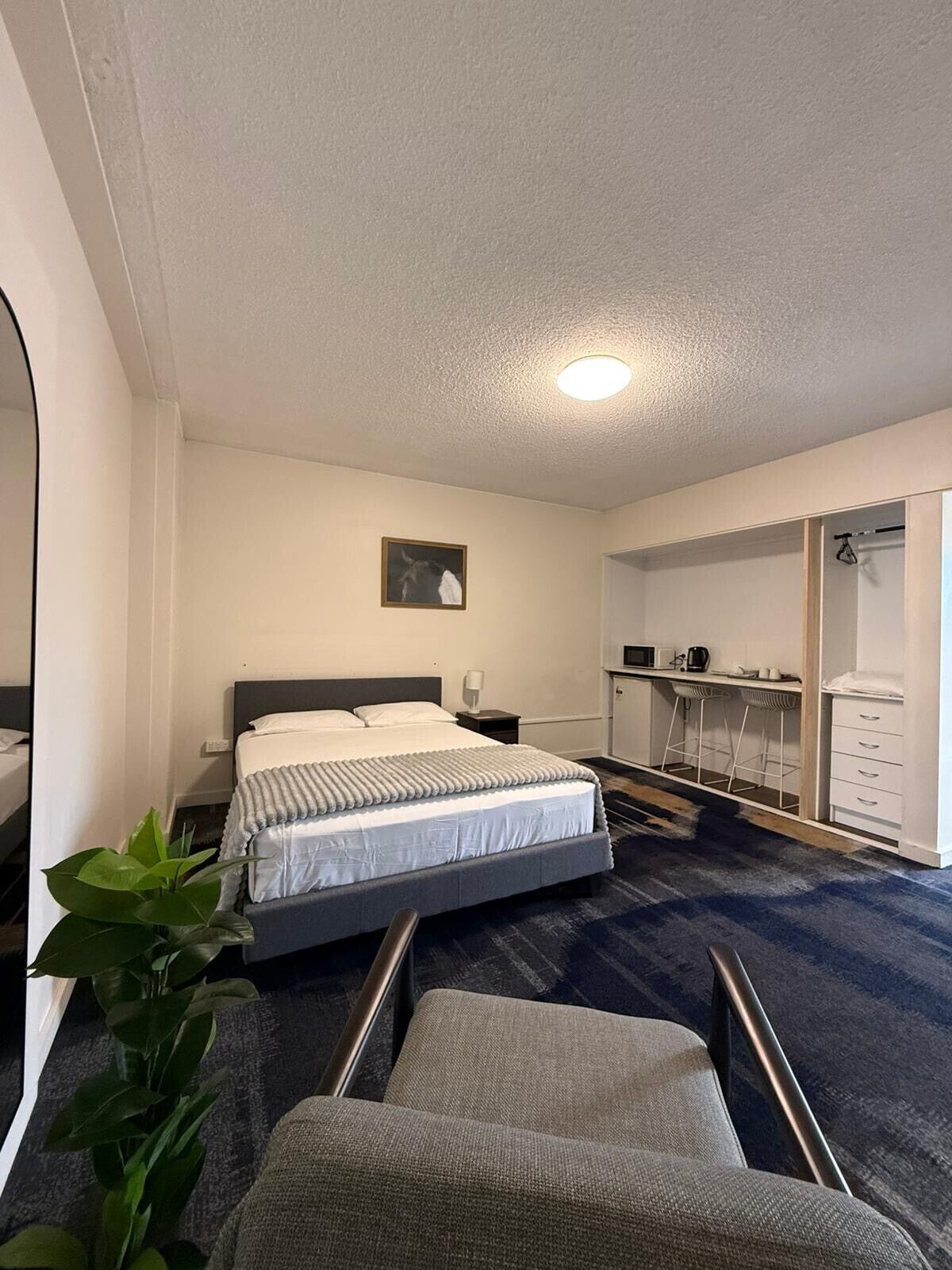 Deluxe Double Room | Desk, iron/ironing board, bed sheets