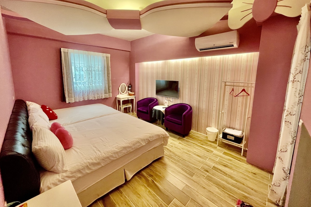 Quadruple Room | Blackout drapes, soundproofing, WiFi (free)