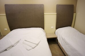 Premium bedding, down duvets, pillow-top beds, minibar - Marbia Guest House (Bologna)