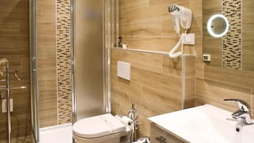 Doccia, set di cortesia firmato, asciugacapelli, bidet