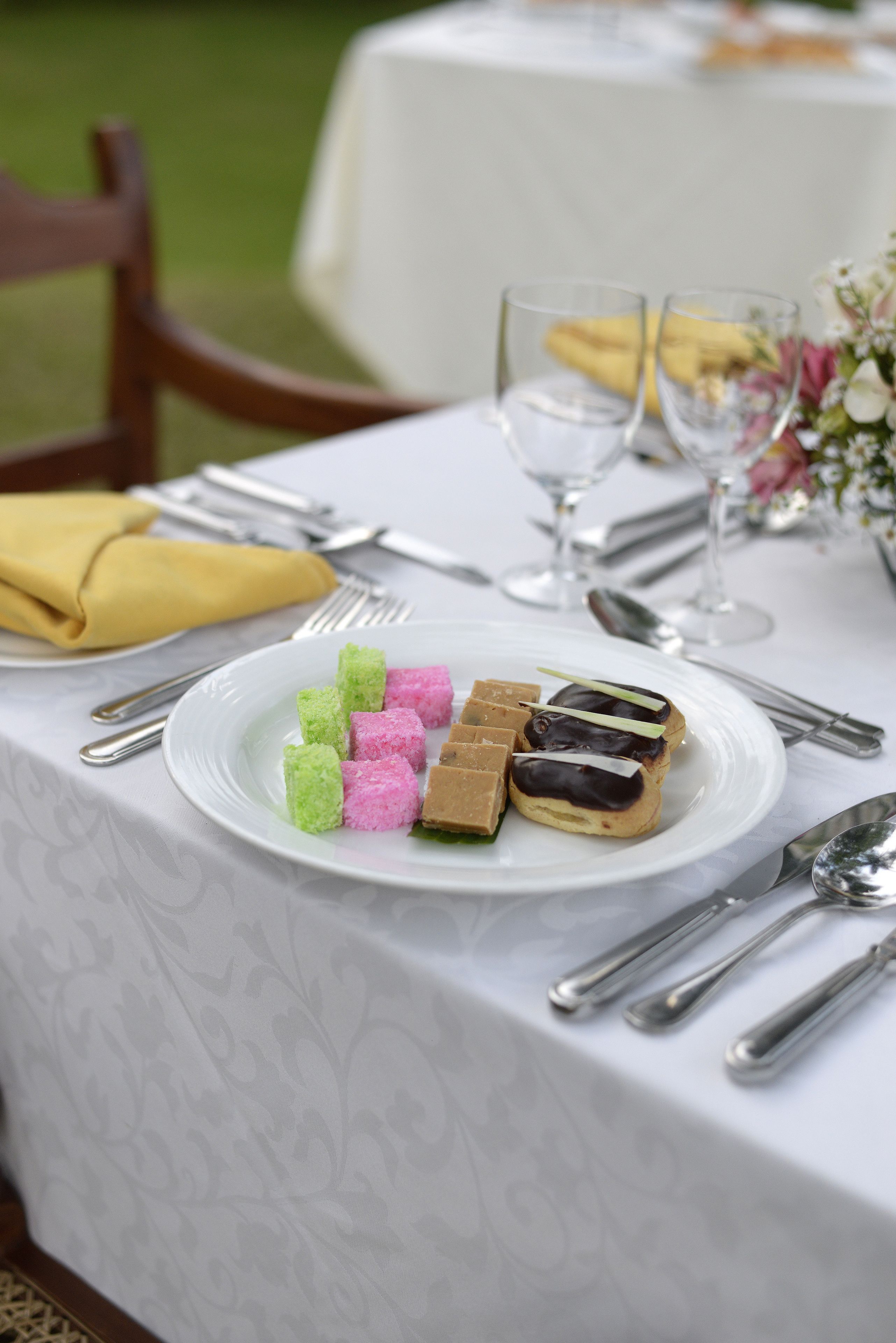 daily cooked-to-order breakfast for a fee