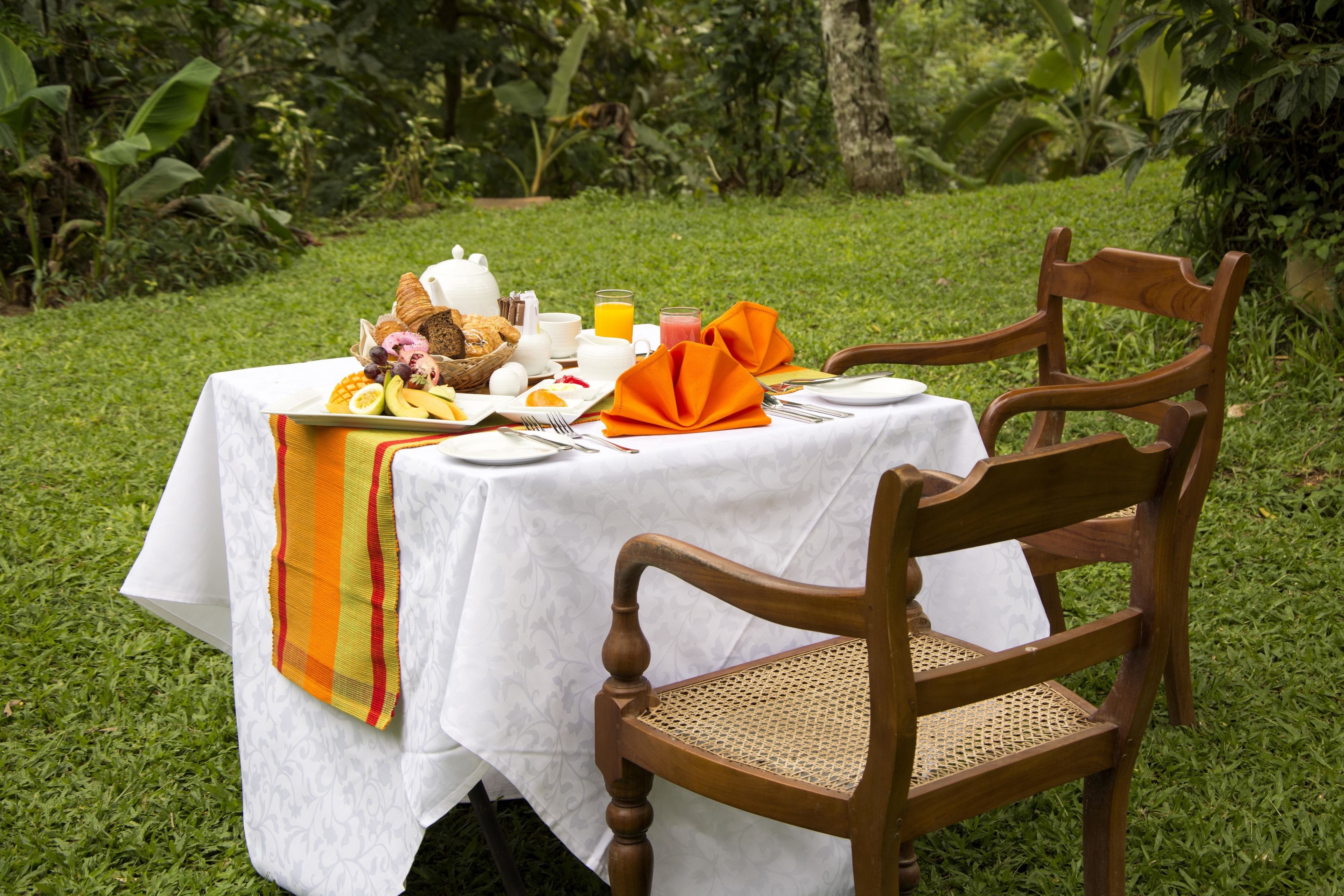 breakfast, lunch, dinner served; international cuisine