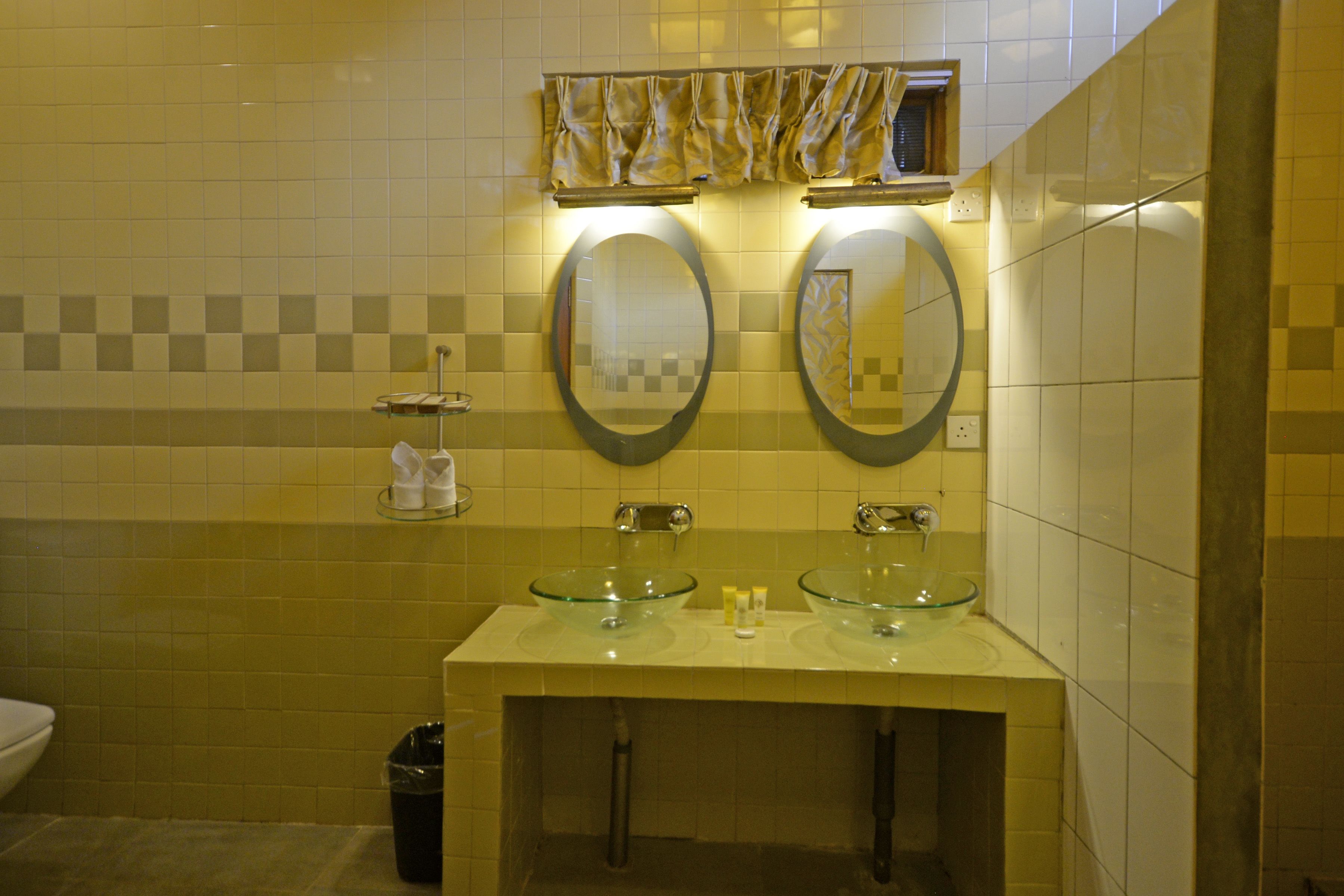 luxury suite, 1 bedroom, jetted tub | view from room