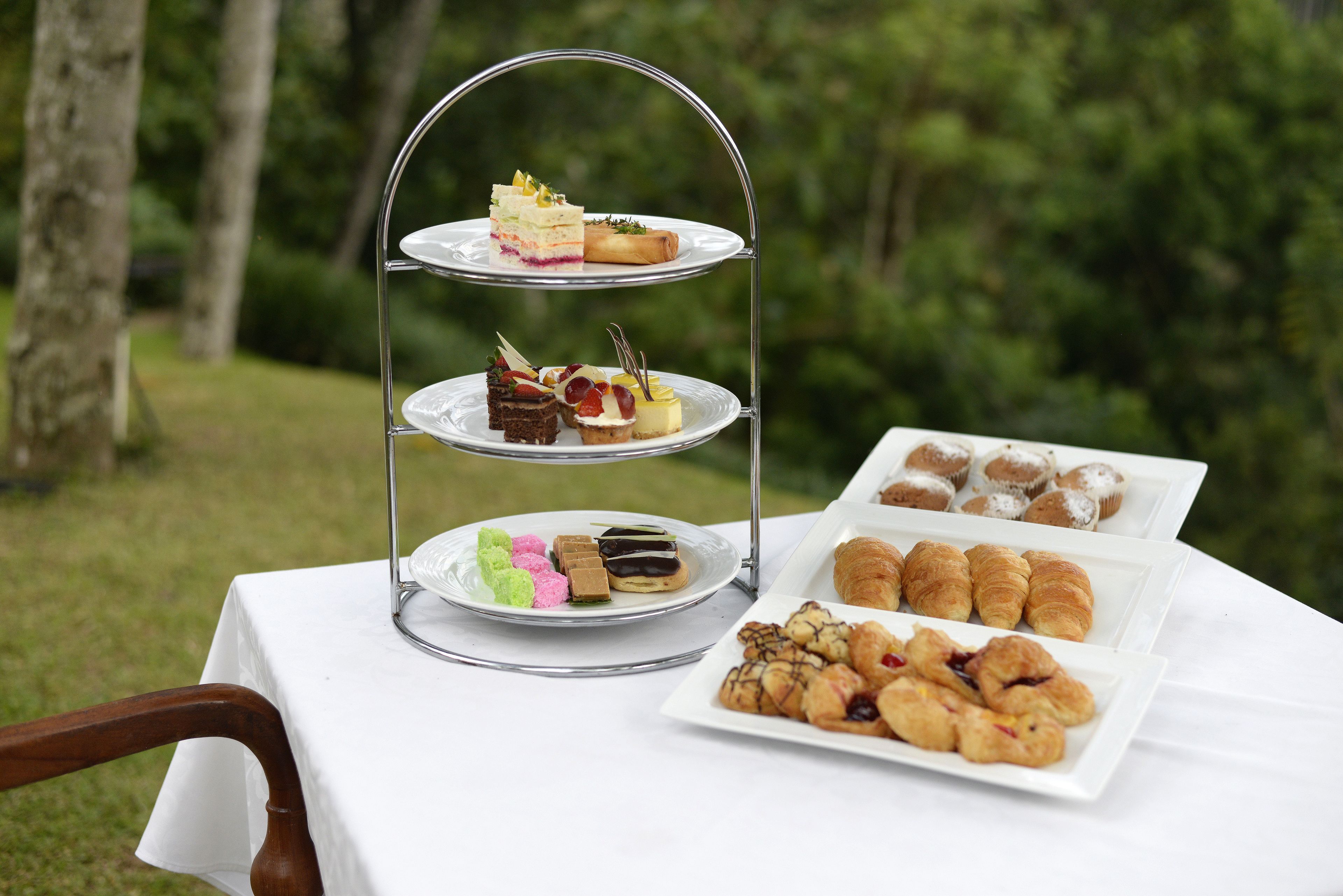 daily cooked-to-order breakfast for a fee