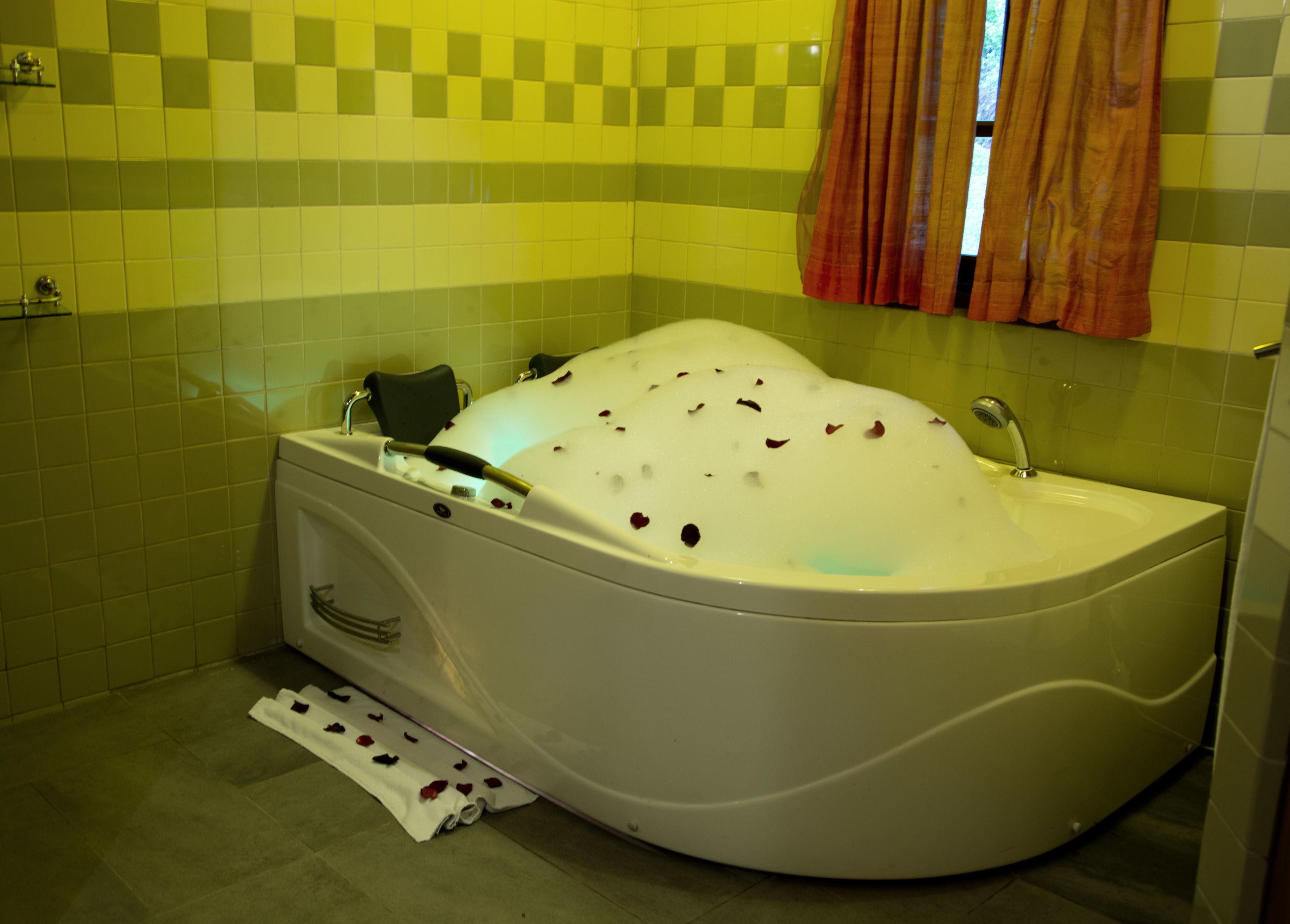 A modern bathroom with a large bathtub, a toilet, and a sink.