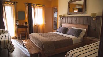 Caja de seguridad en la habitación y escritorio