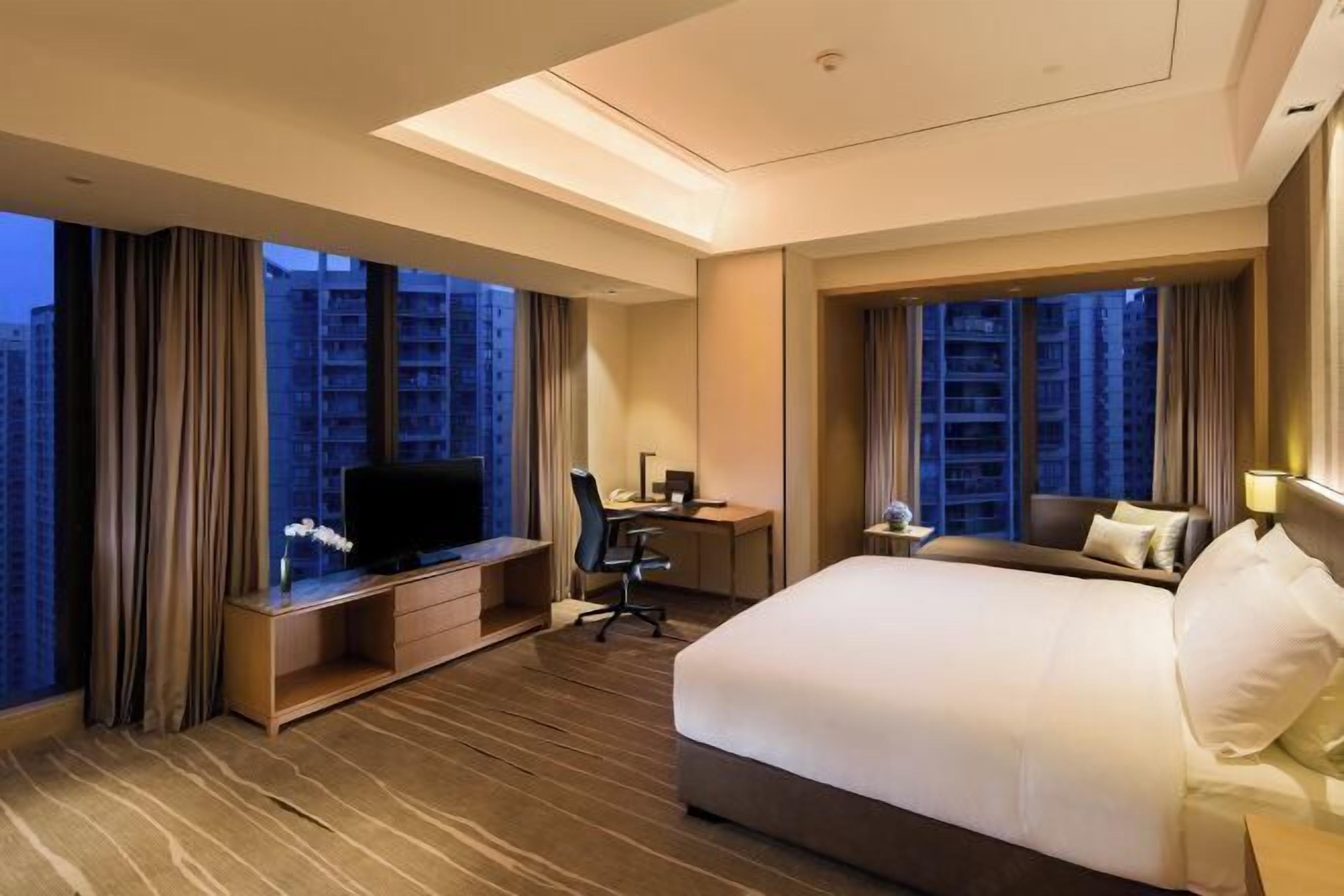 1 bedroom, premium bedding, minibar, in-room safe