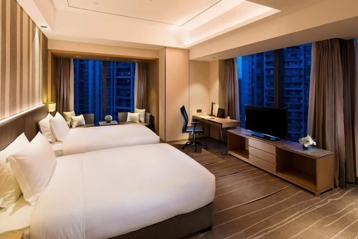 1 bedroom, premium bedding, minibar, in-room safe