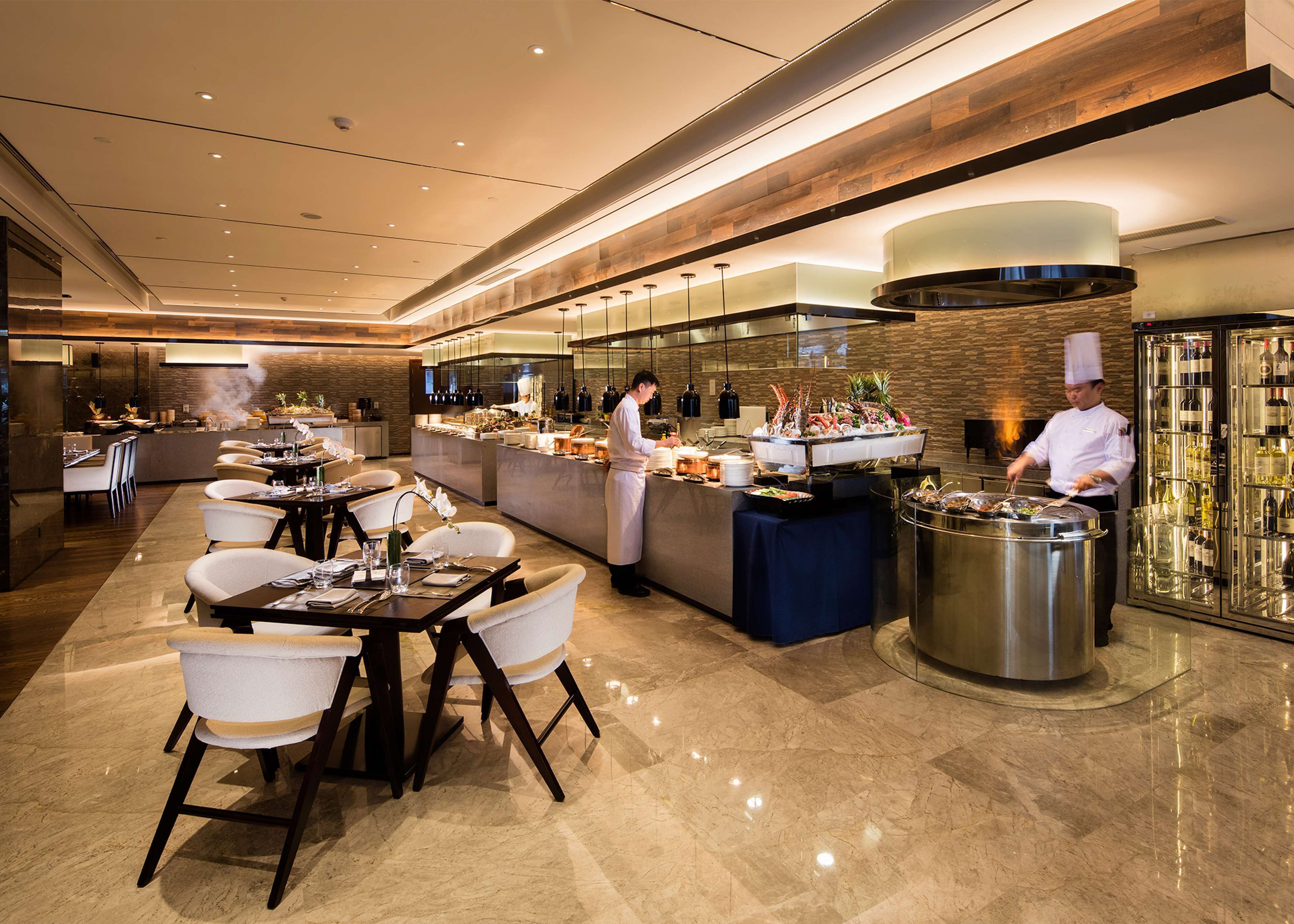 2 restaurants; breakfast, lunch, and dinner served