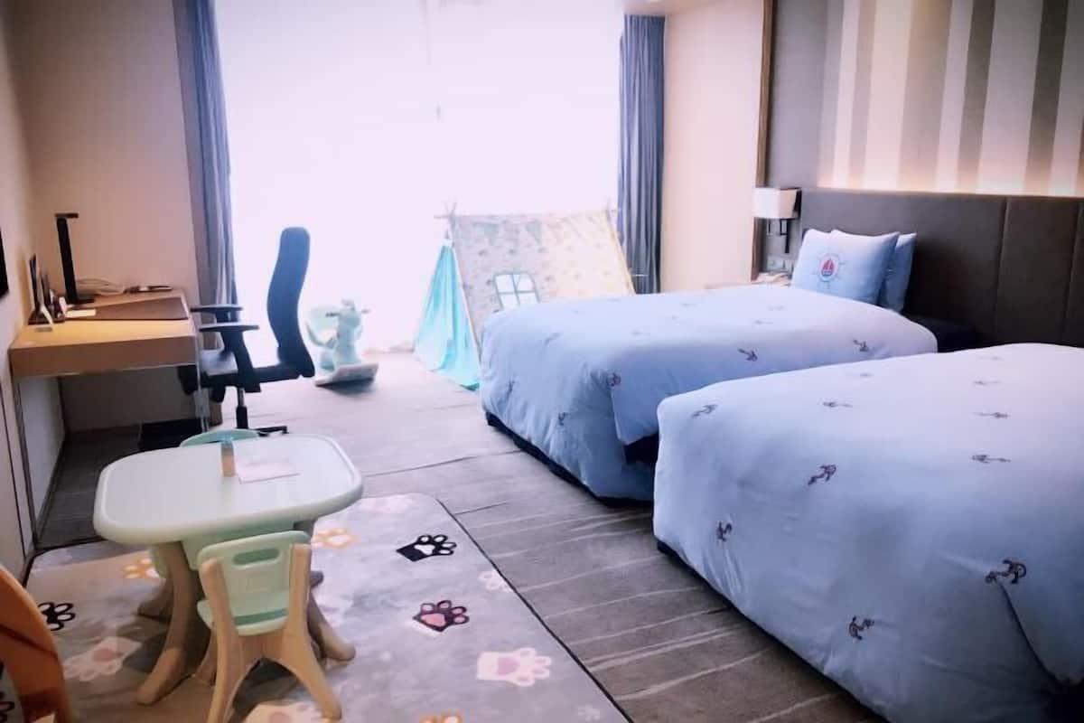 1 bedroom, premium bedding, minibar, in-room safe