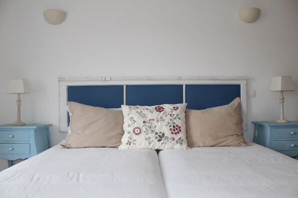 Apartment, 1 Bedroom | 1 bedroom, in-room safe, soundproofing, bed sheets - Casas de Miróbriga (Santiago do Cacém)