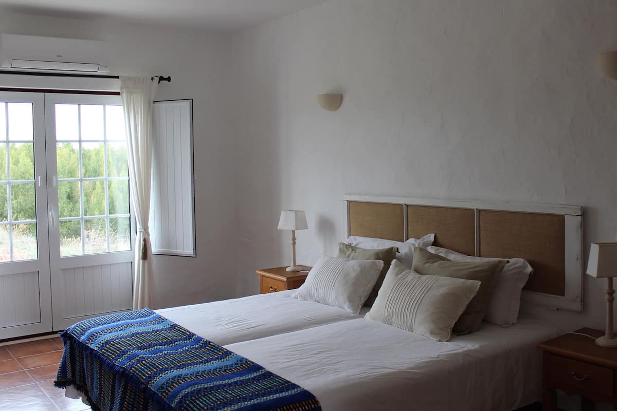 Twin Room | 1 bedroom, in-room safe, soundproofing, bed sheets