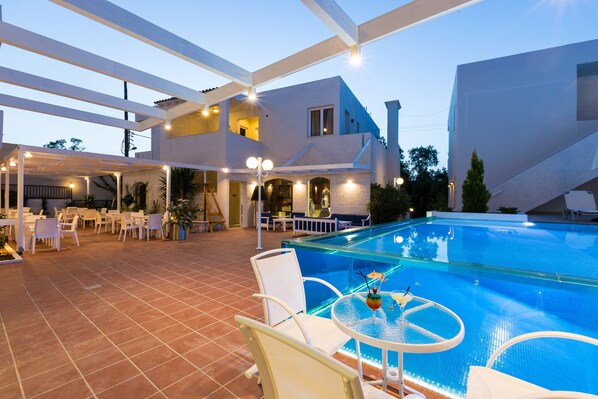 Outdoor pool, open 8:00 AM to 7:00 PM, pool umbrellas, pool loungers